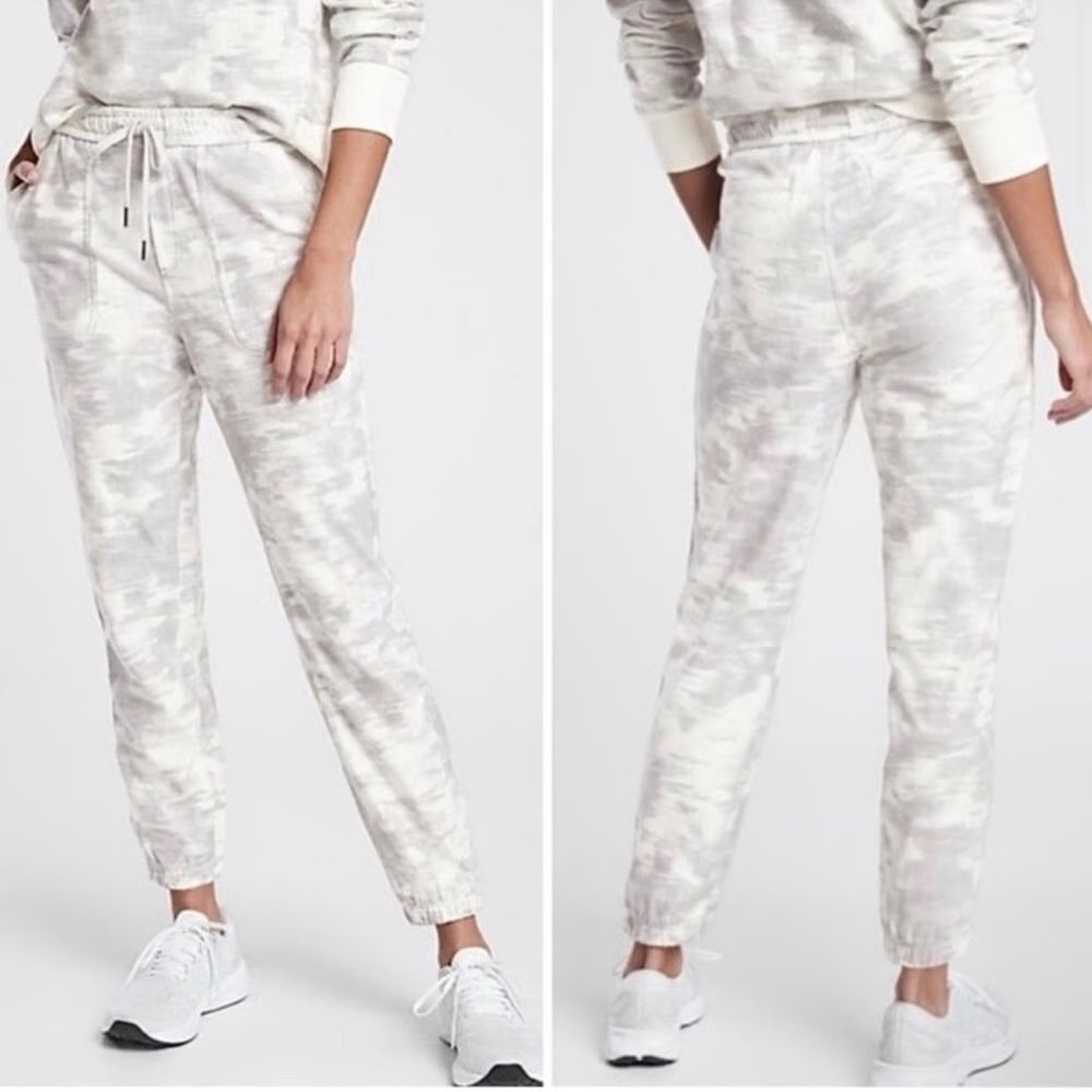 Athleta Inversion Grey Farallon Athletic Joggers Size 22
